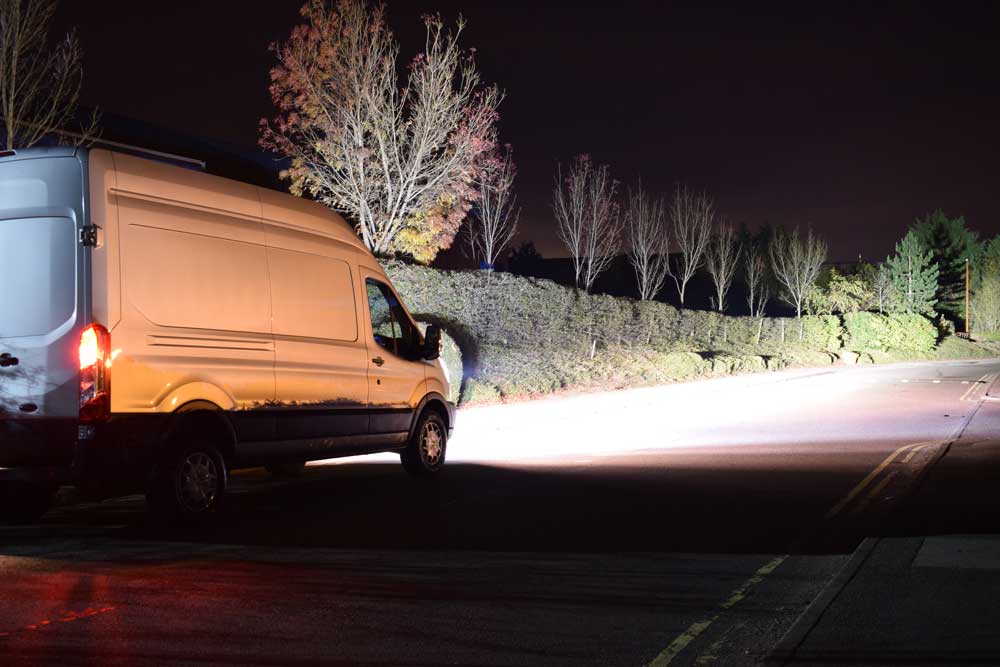 Ford-Transit_Night-2_HR