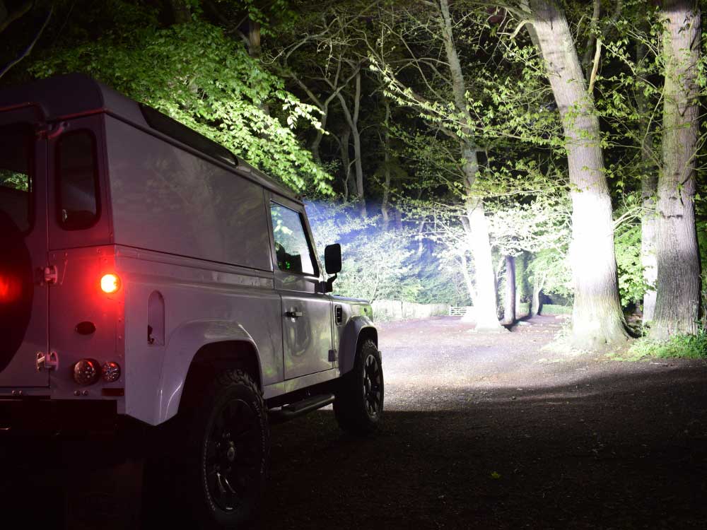 Lazer-Lamps---Defender-Roof-Mount-Kit---Linear-48_5_Web