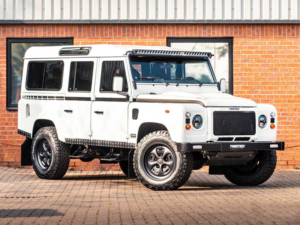 Lazer-Lamps---Defender-Roof-Mount-Kit---Triple-R-28-(Twisted)_Web