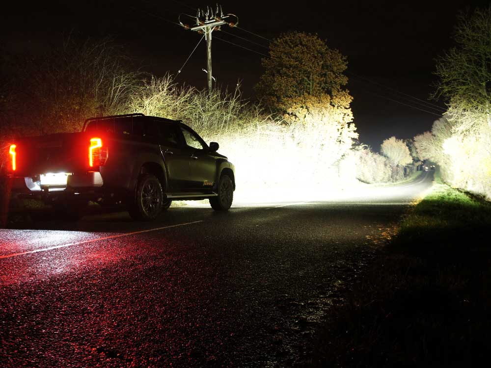 Mitsubishi-L200-Linear-18-Elite-Night_Web