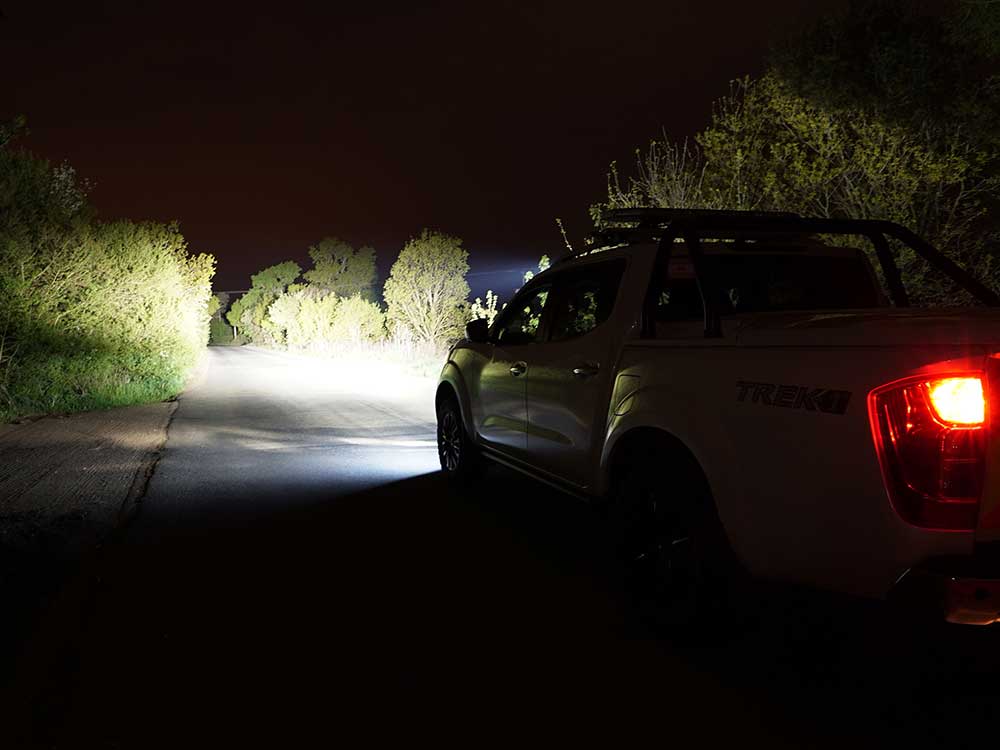 Nissan-Navara-Linear-36-Night-Photo_Web