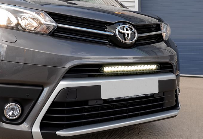 Toyota Proace Kit de montage de pare-chocs (2016-2023) (Linear-18)