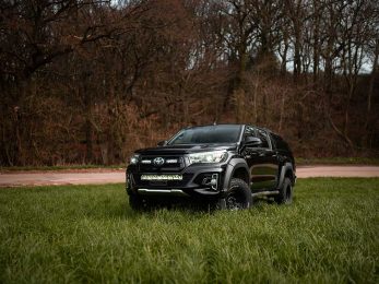 Toyota Hilux (2017-2020) Kit de montage de pare-chocs