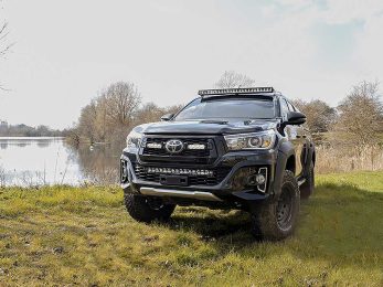 Toyota Hilux (2015+) Kit de montage sur le toit (sans barres longitudinales - Triple-R 24 ou Linear-42))