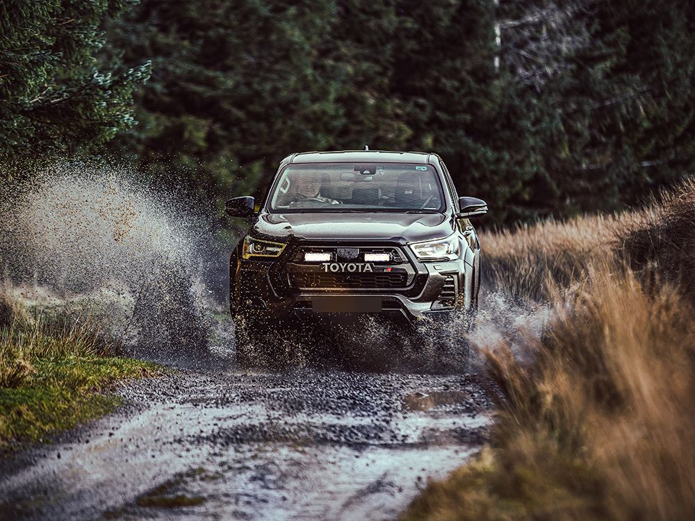 hilux-gr-sport_-_02_-_web