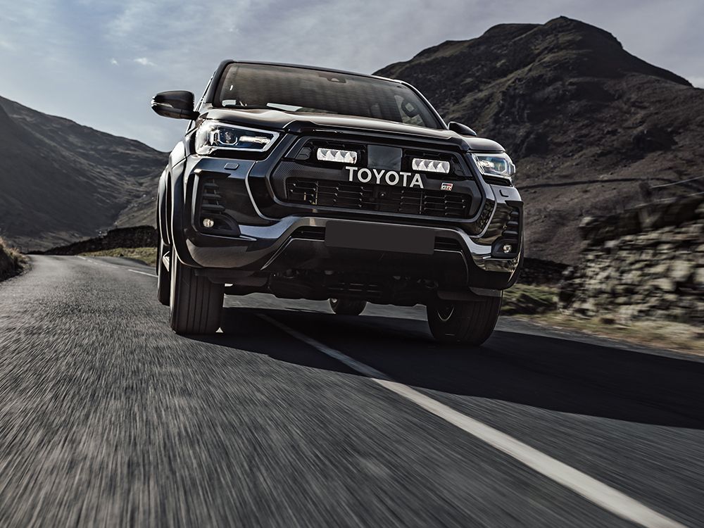 hilux-gr-sport_-_03_-_web