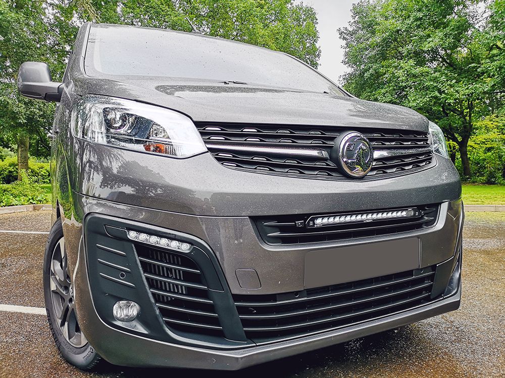 Opel Vivaro (2019+) Kit de montage de calandre