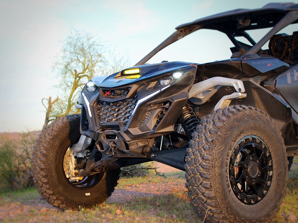CAN-AM Maverick R – Kit de Montage pour Capot