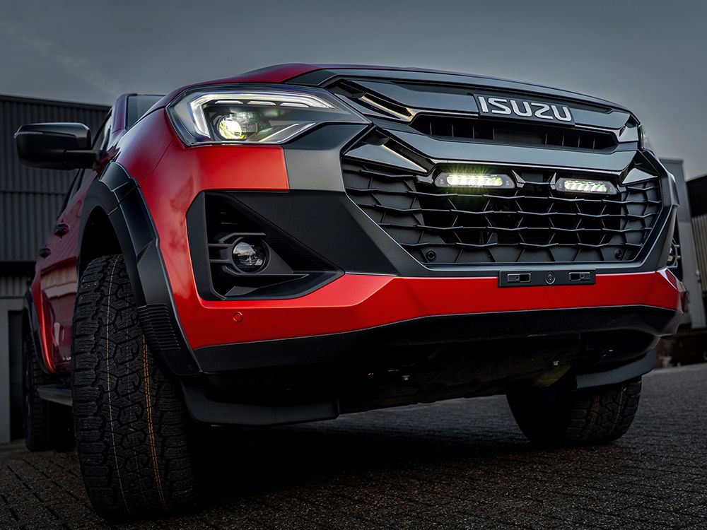 isuzu_d-max_2025__grille_kit_install_image_08_web