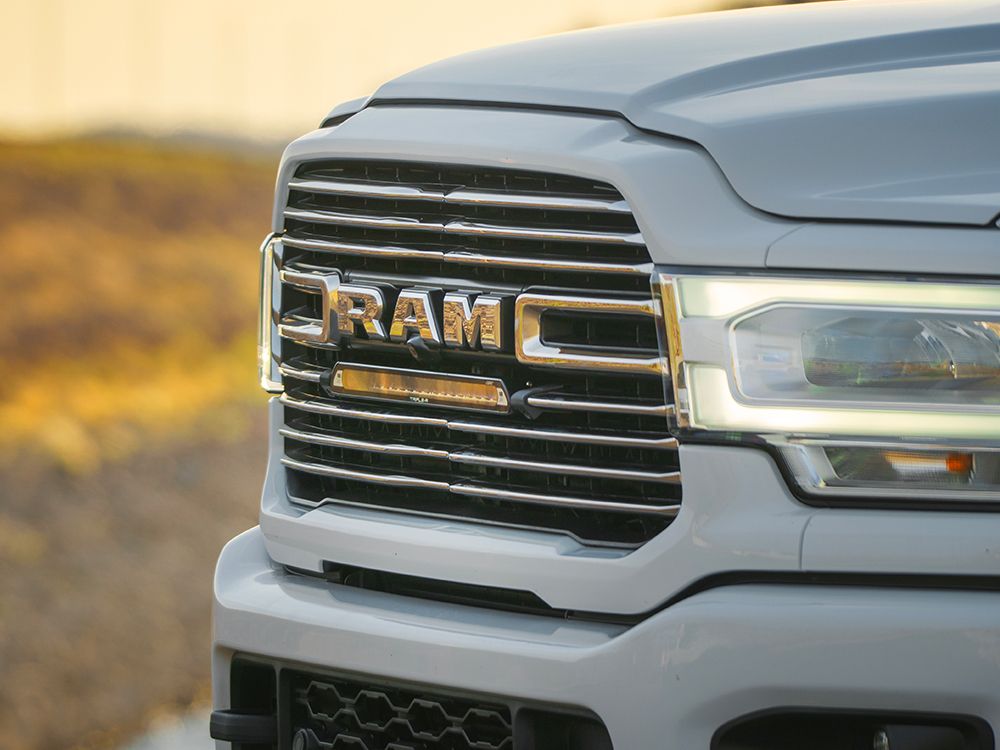 RAM 2500/3500 Laramie (2019-2024) Kit de calandre