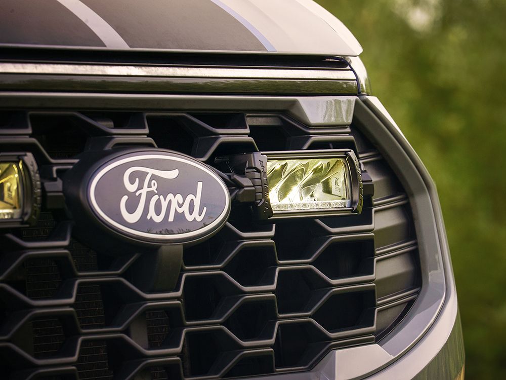 ford_transit_custom_sport_grille_kit_install_image_06_angle_edit_web_1