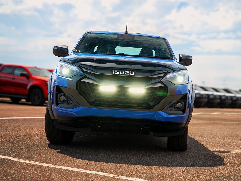 isuzu_d-max_ev_2026__grille_kit_install_images_01_web