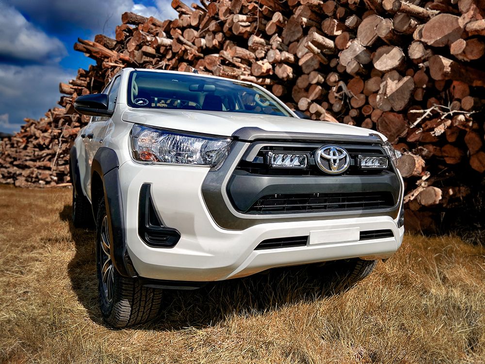 toyota_hilux_grille_kit_-_triple-r_-3_-_web