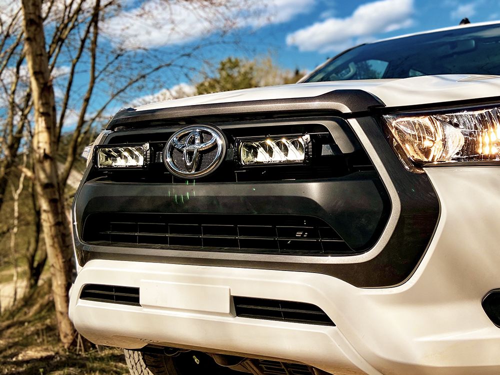 toyota_hilux_grille_kit_-_triple-r_-_4_-_web