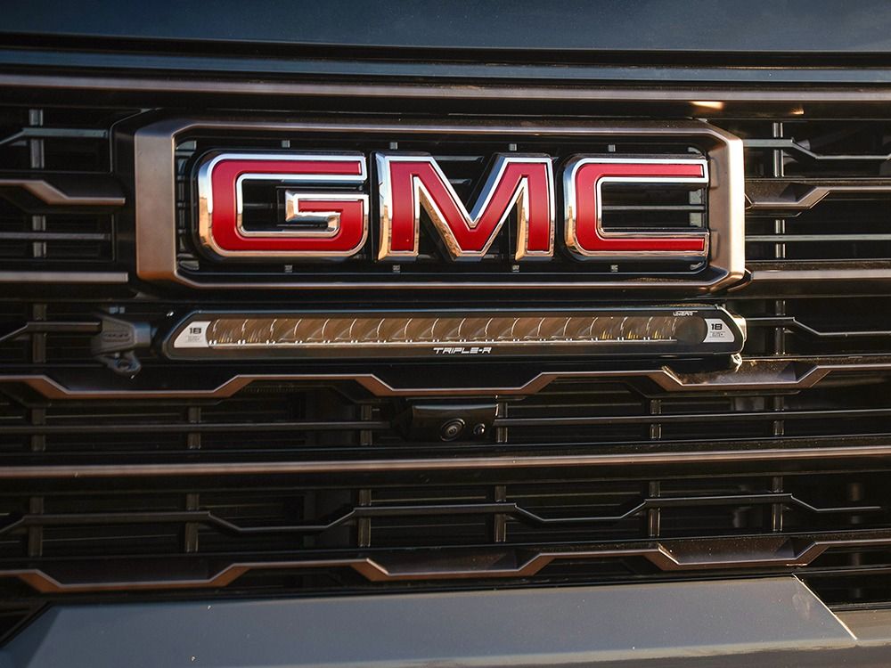 GMC Sierra 2500/3500 HD AT4 (2025+) Kit de calandre